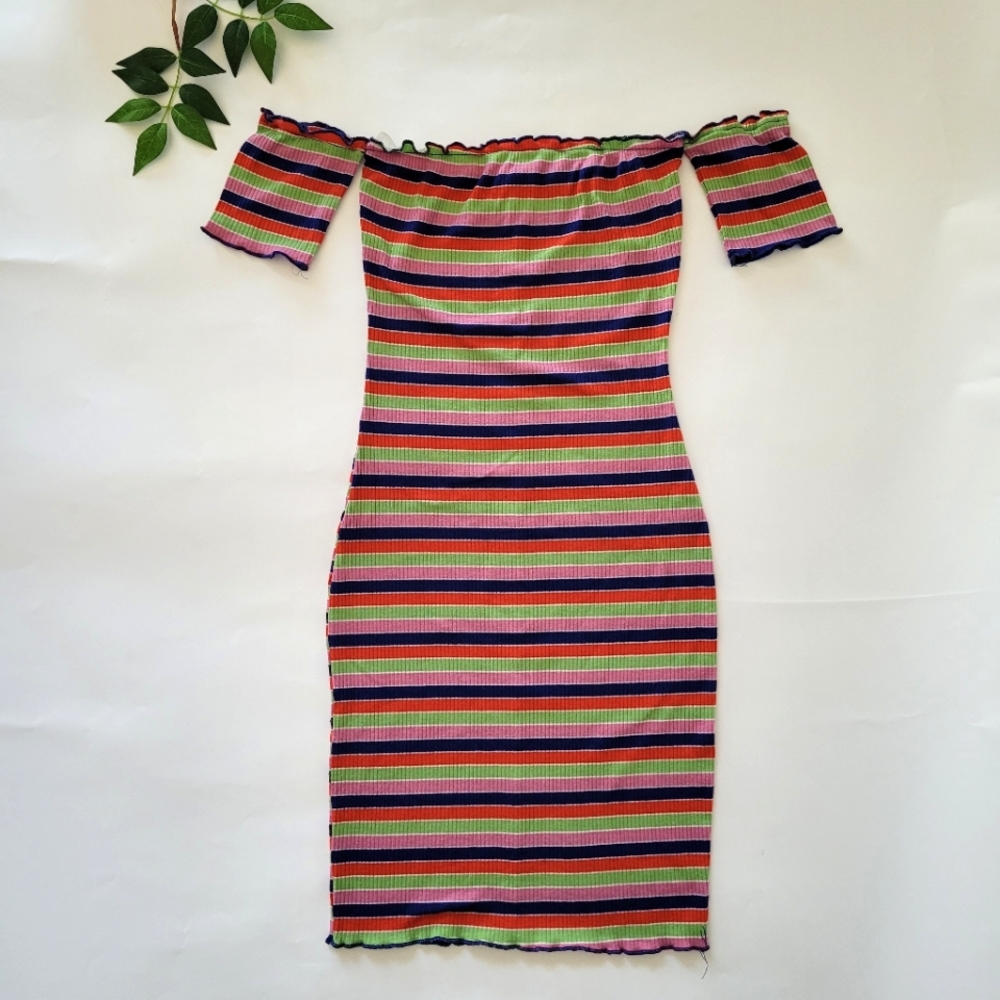 EUC Off Shoulder Ruffle Mini Bodycon Dress - Size Small